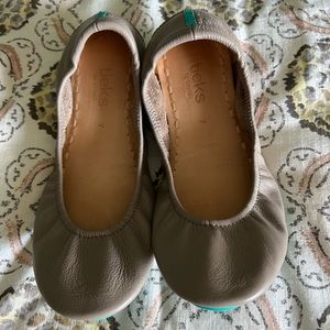 Tieks taupe